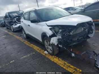  Salvage Nissan Kicks