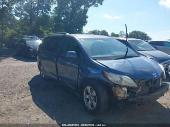  Salvage Toyota Sienna