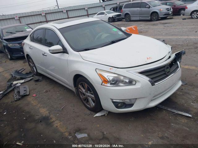  Salvage Nissan Altima