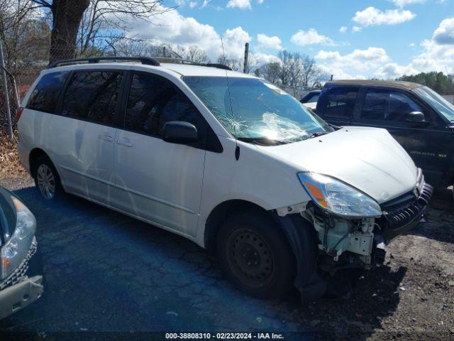  Salvage Toyota Sienna