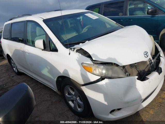  Salvage Toyota Sienna