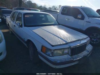  Salvage Lincoln Towncar