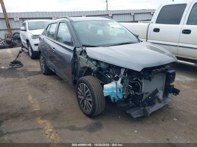  Salvage Nissan Kicks