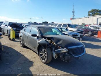  Salvage Chrysler 200