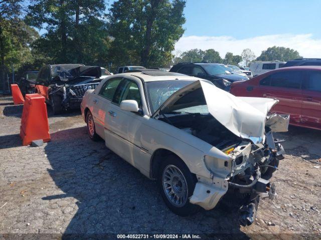  Salvage Lincoln Towncar