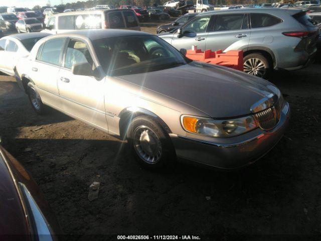  Salvage Lincoln Towncar