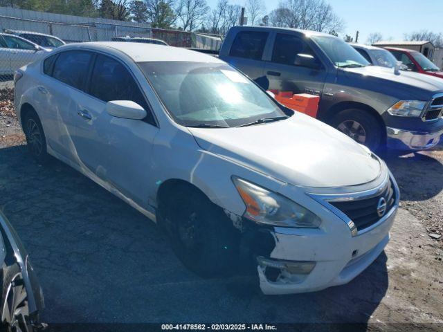  Salvage Nissan Altima