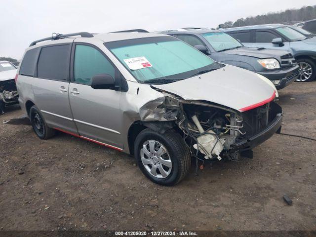  Salvage Toyota Sienna