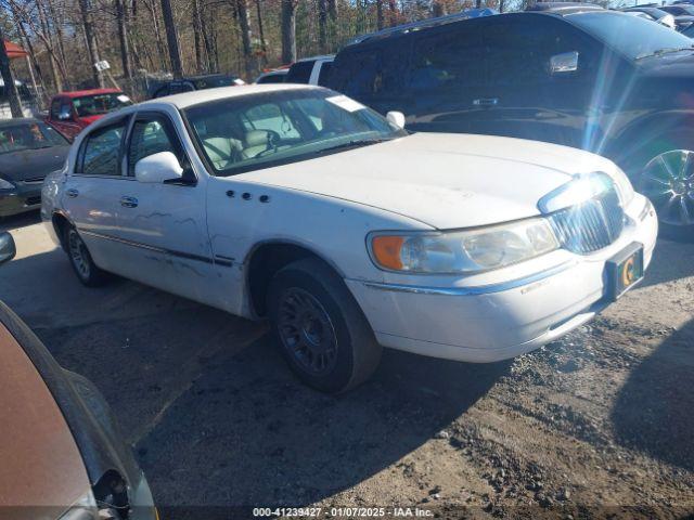  Salvage Lincoln Towncar