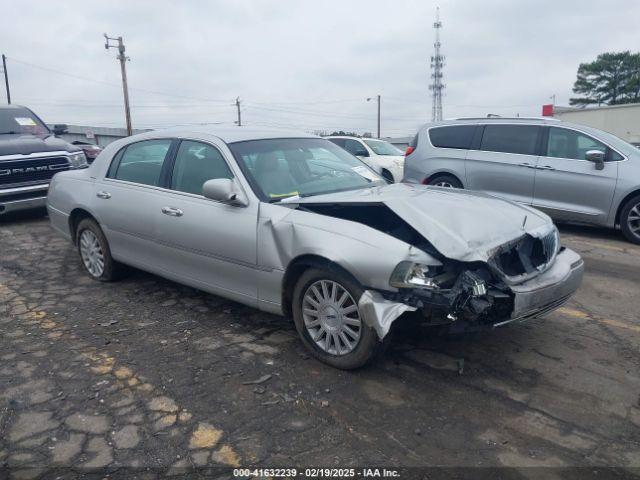  Salvage Lincoln Towncar