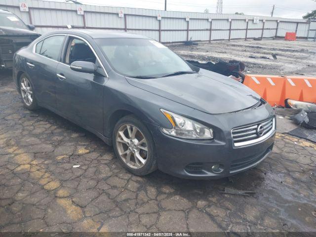  Salvage Nissan Maxima
