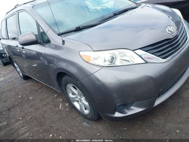  Salvage Toyota Sienna