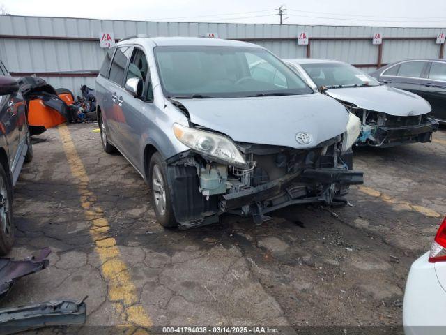  Salvage Toyota Sienna