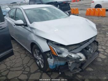  Salvage Nissan Altima