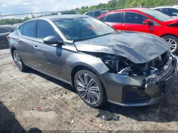  Salvage Nissan Altima