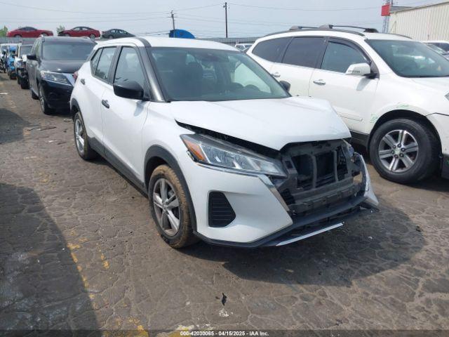  Salvage Nissan Kicks