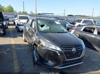  Salvage Nissan Kicks