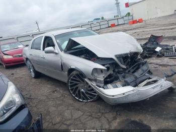  Salvage Lincoln Towncar