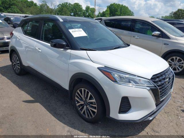  Salvage Nissan Kicks