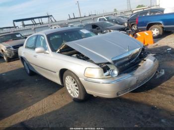  Salvage Lincoln Towncar
