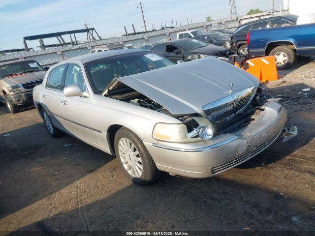  Salvage Lincoln Towncar