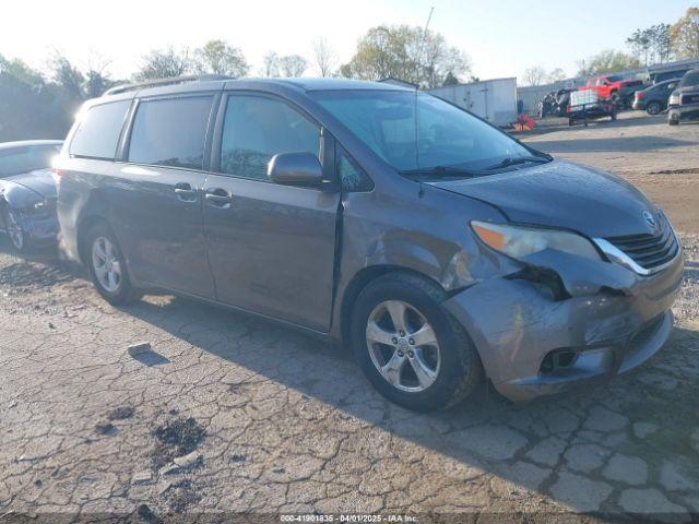  Salvage Toyota Sienna
