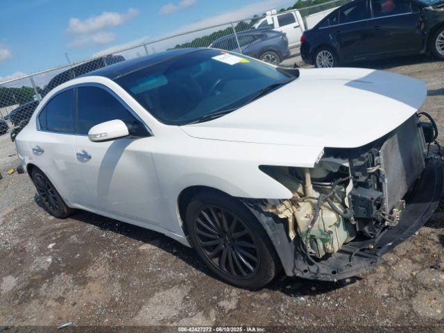  Salvage Nissan Maxima