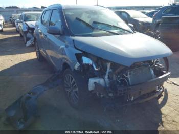  Salvage Nissan Kicks