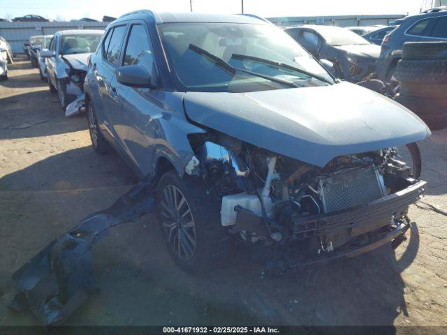  Salvage Nissan Kicks