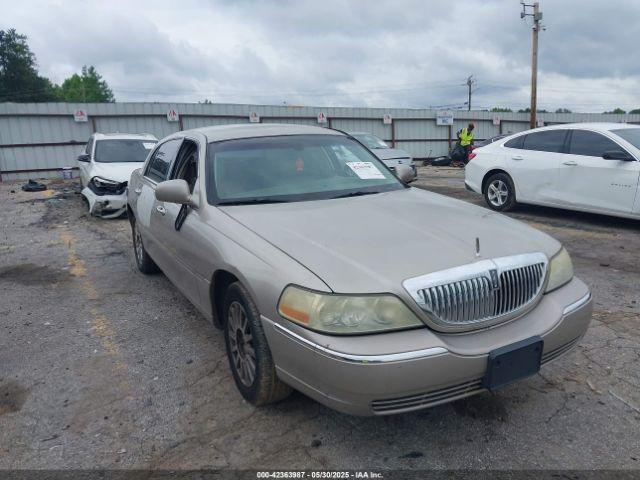  Salvage Lincoln Towncar