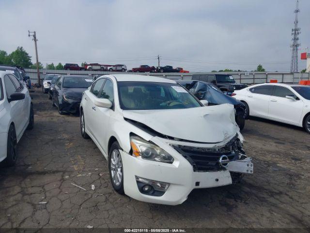  Salvage Nissan Altima