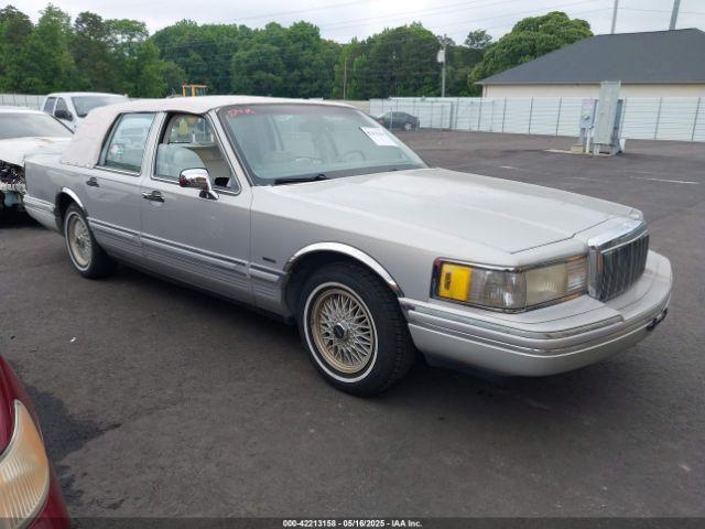  Salvage Lincoln Towncar
