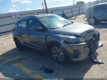  Salvage Nissan Kicks