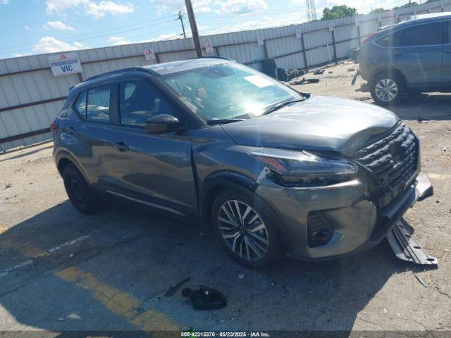  Salvage Nissan Kicks
