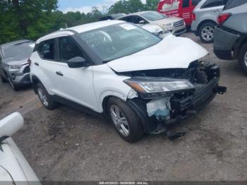  Salvage Nissan Kicks