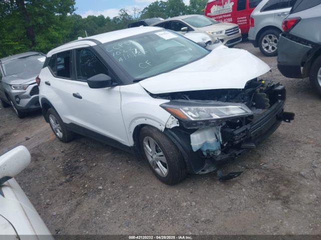  Salvage Nissan Kicks