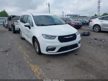  Salvage Chrysler Pacifica