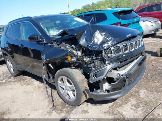  Salvage Jeep Compass