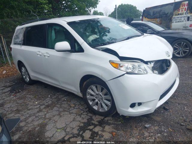  Salvage Toyota Sienna