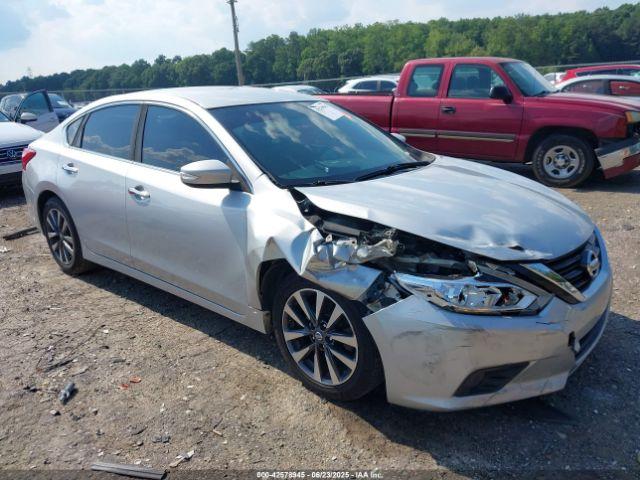  Salvage Nissan Altima