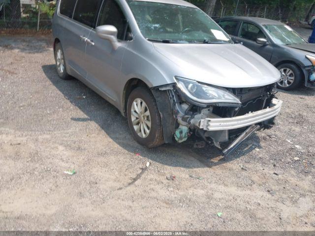  Salvage Chrysler Pacifica