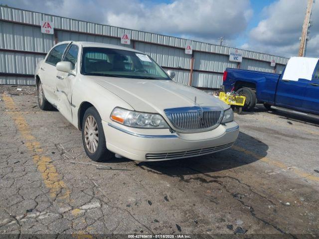  Salvage Lincoln Towncar