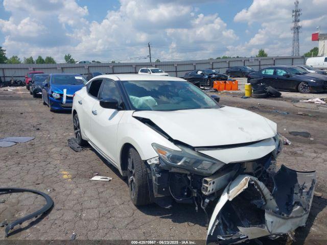  Salvage Nissan Maxima