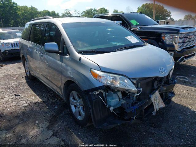  Salvage Toyota Sienna