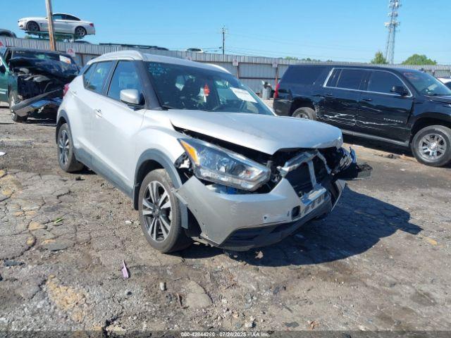  Salvage Nissan Kicks