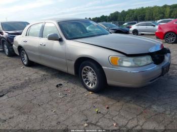  Salvage Lincoln Towncar