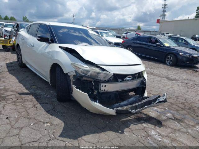  Salvage Nissan Maxima