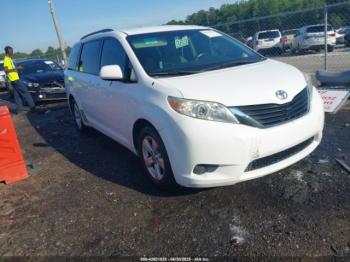 Salvage Toyota Sienna
