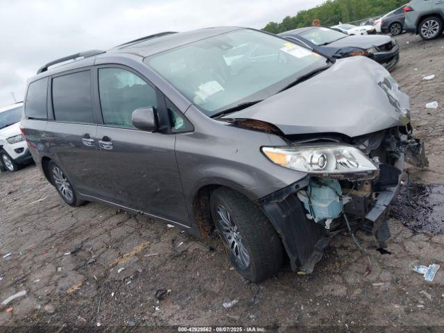  Salvage Toyota Sienna