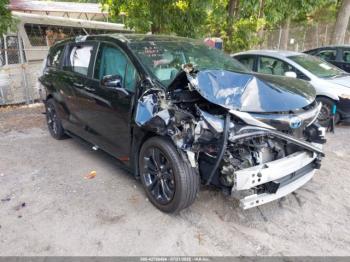  Salvage Toyota Sienna
